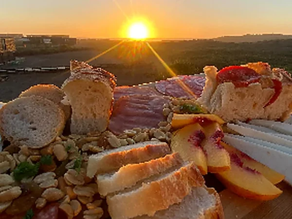 Tabla de Cecinas y Quesos — Punta de Lomo Market, Pichilemu